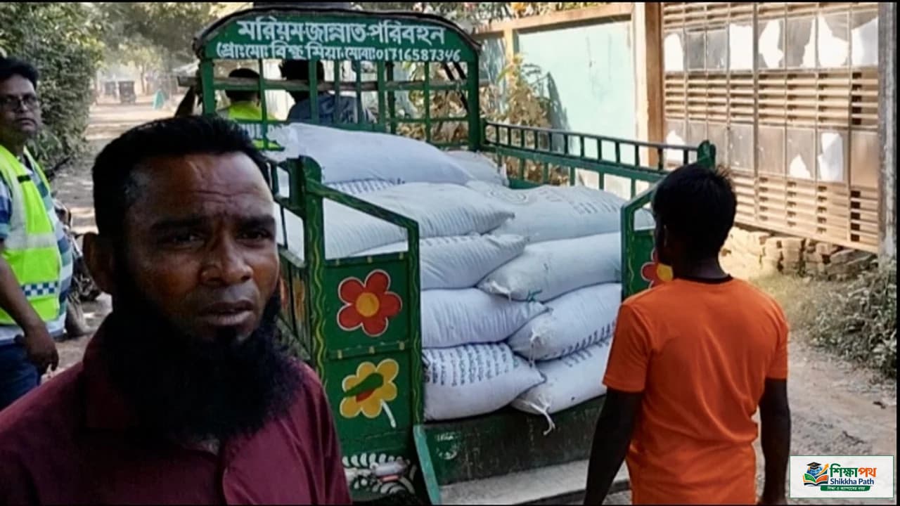 কেন্দুয়ায় পাচারকালে ৩২ বস্তা সারসহ অটোরিকশা জব্দ, চালক পলাতক