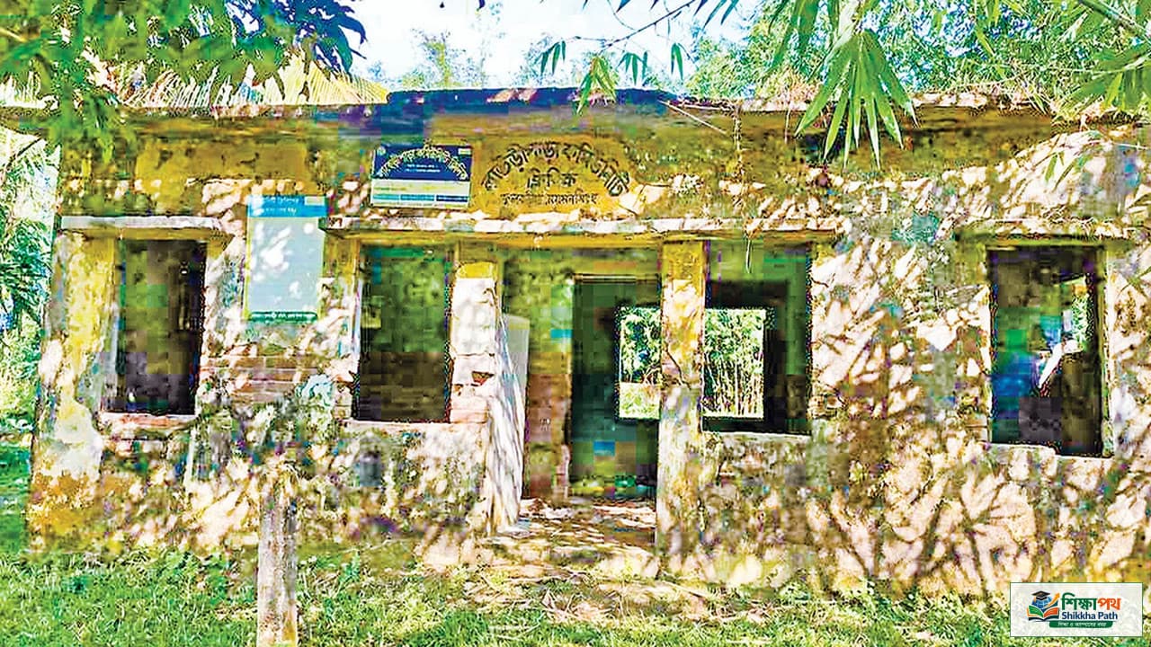 ফুলবাড়ীয়ার ২৭টি কমিউনিটি ক্লিনিক ঝুঁকিপূর্ণ, রোগীদের চাঁদায় চলছে কার্যক্রম