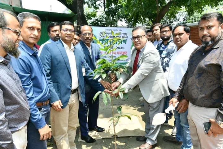 জাতীয় বিশ্ববিদ্যালয়ের বিশাল উদ্যোগ: ৪০ লক্ষ শিক্ষার্থীর হাতে সবুজ হবে বাংলাদেশ, আসছে ‘One Student, One Tree’ কর্মসূচি